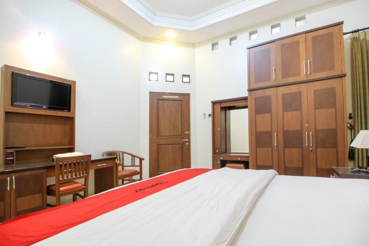 Reddoorz Plus @ Tegal Panggung Yogyakarta Exterior photo