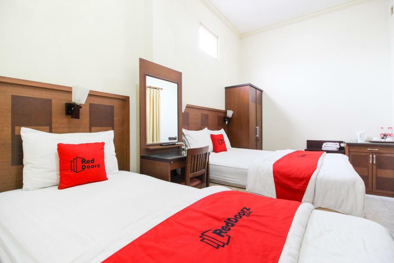 Reddoorz Plus @ Tegal Panggung Yogyakarta Exterior photo