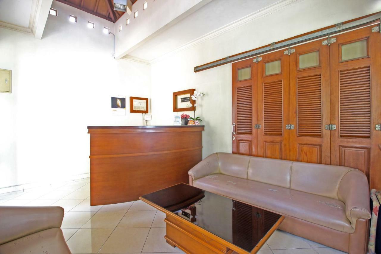 Reddoorz Plus @ Tegal Panggung Yogyakarta Exterior photo
